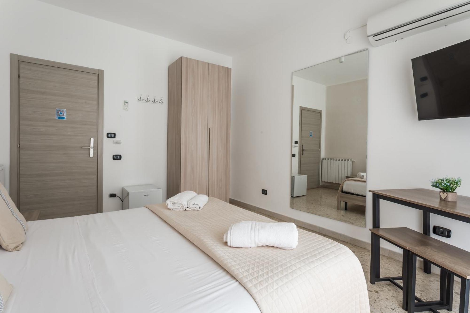 Napoli Fly Guest House 290 Экстерьер фото